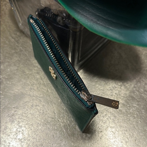 Tory Burch Green Card Holder - Picture 5 of 5